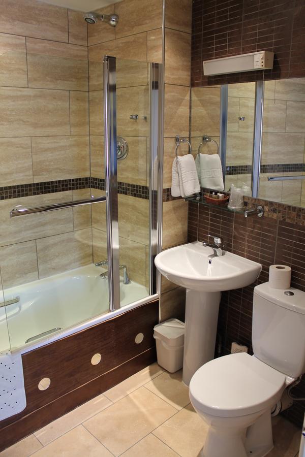 Longview Hotel Knutsford Bagian luar foto