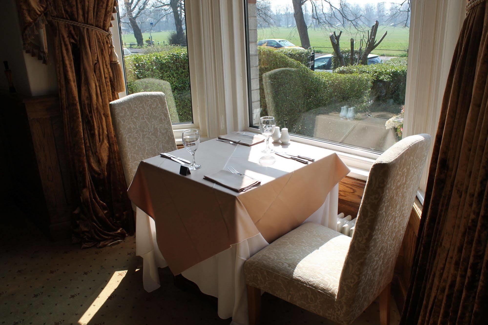 Longview Hotel Knutsford Bagian luar foto