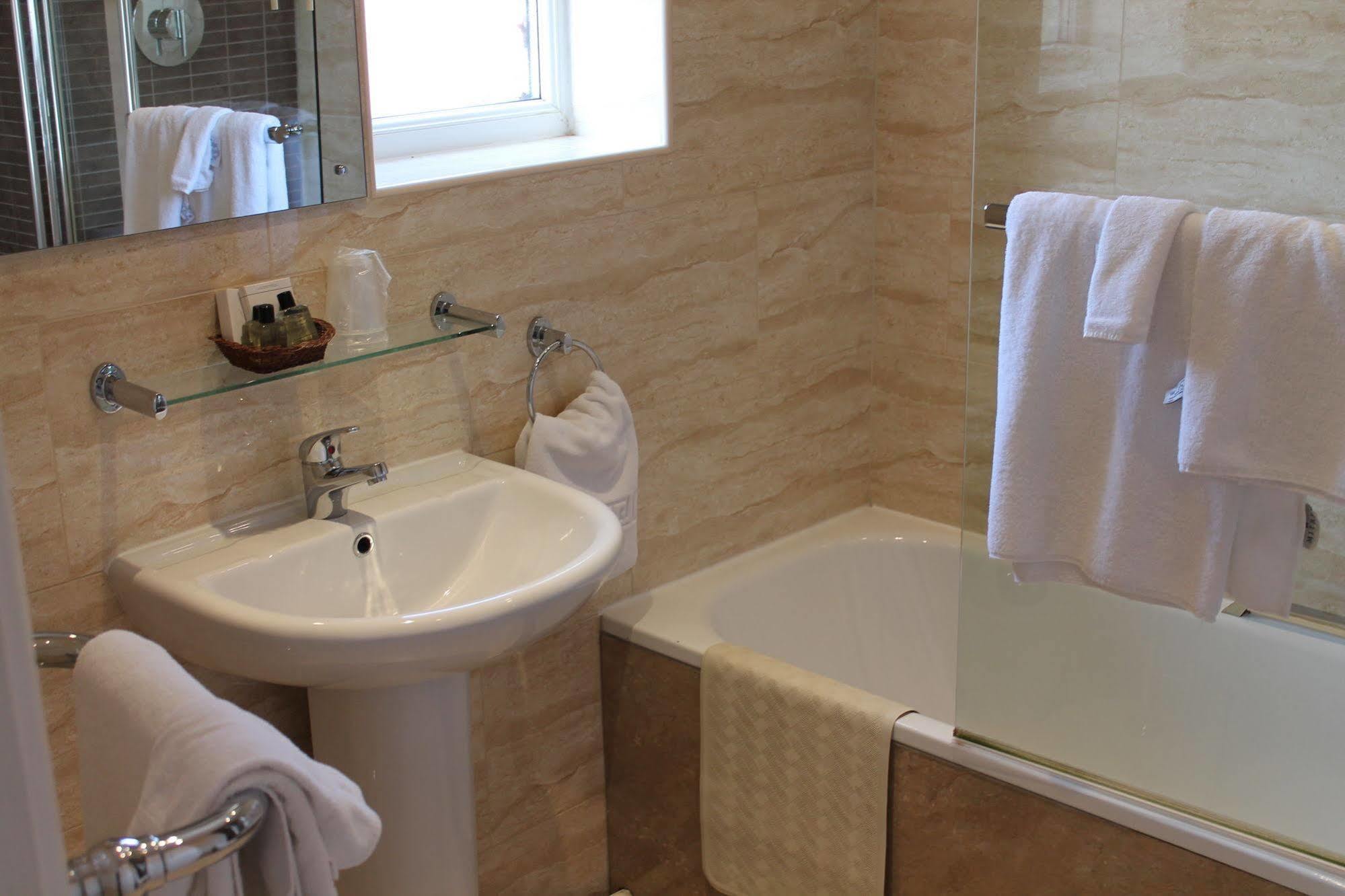 Longview Hotel Knutsford Bagian luar foto