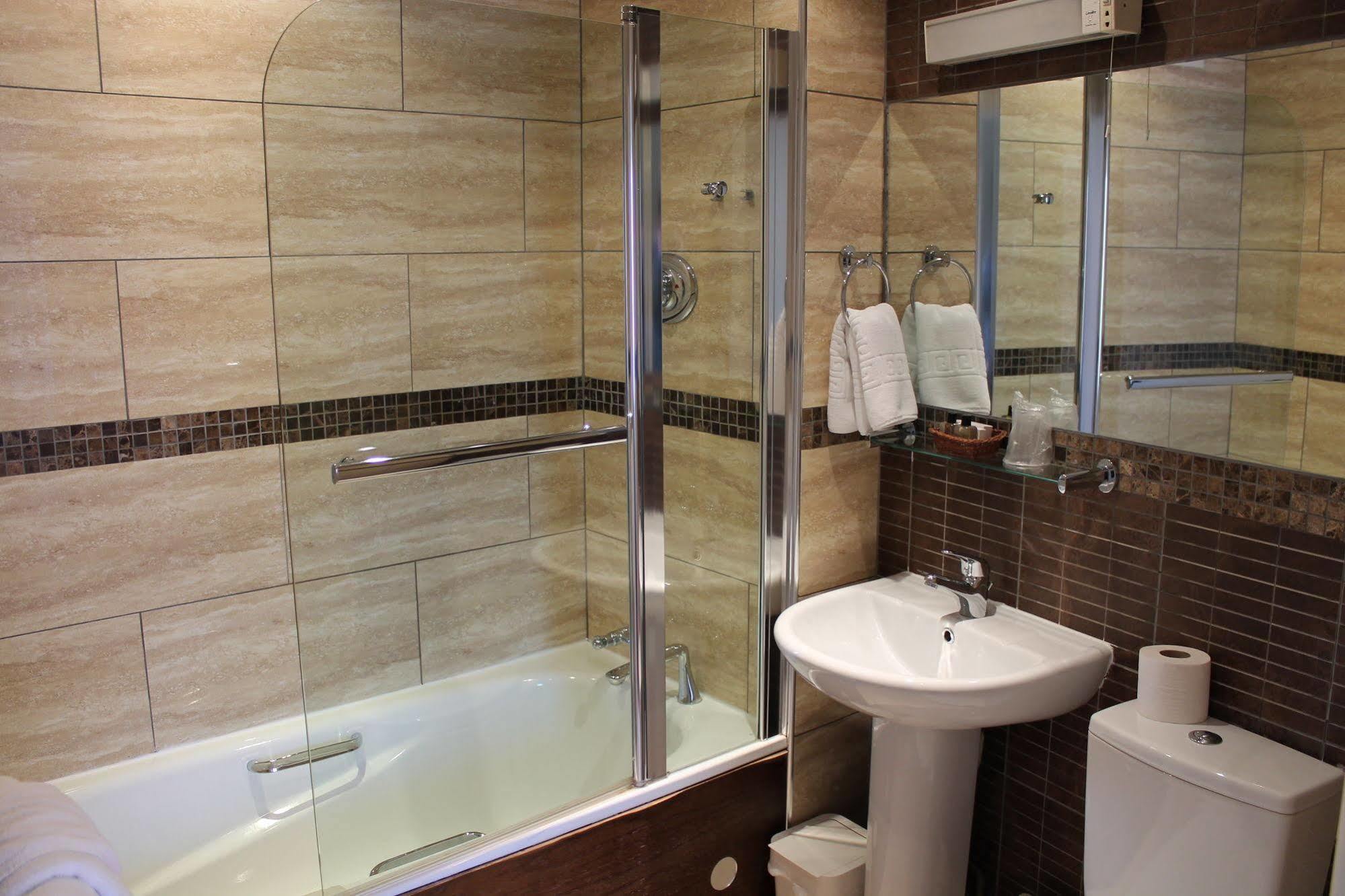 Longview Hotel Knutsford Bagian luar foto